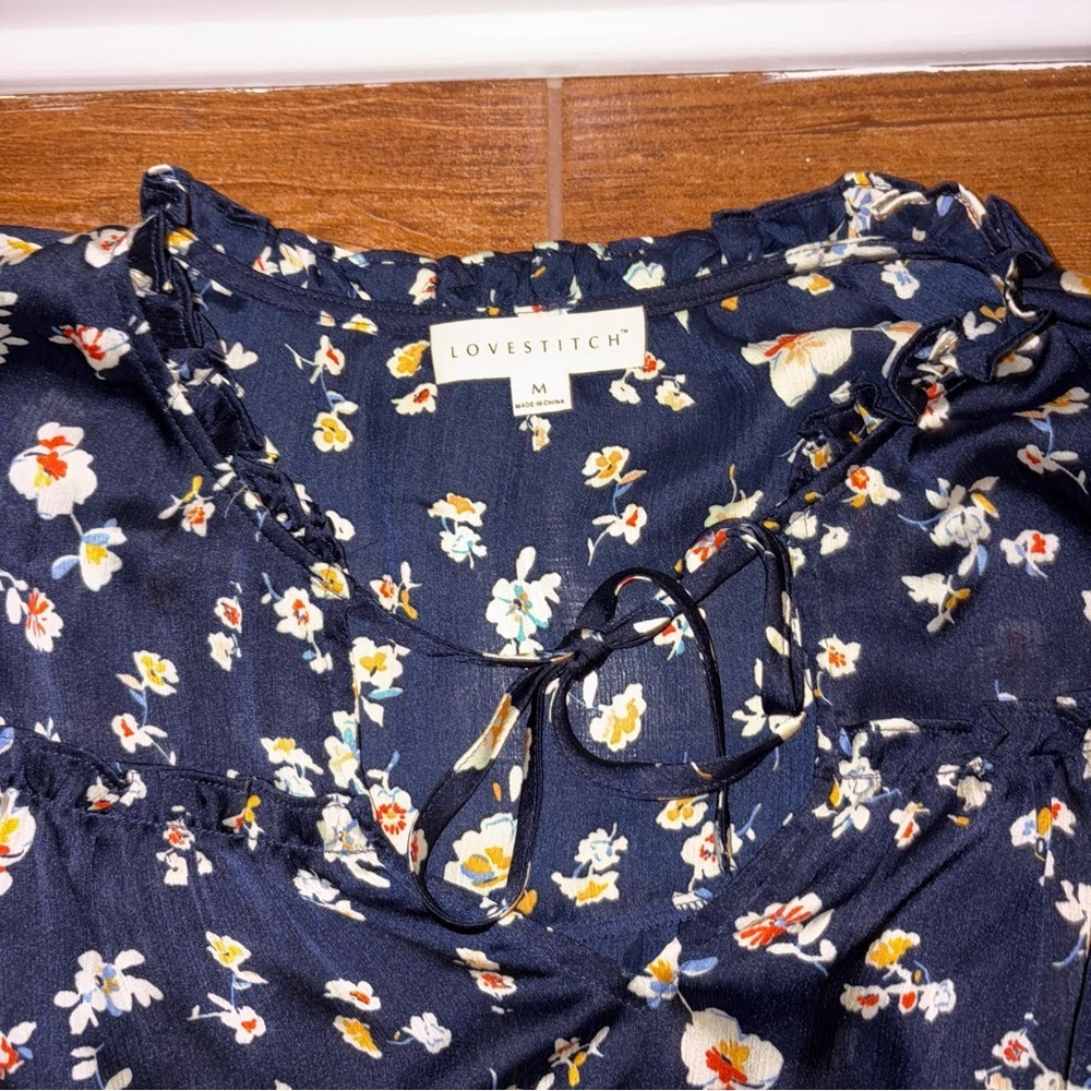 Lovestitch Navy Floral Blouse size Medium - Picture 3 of 6